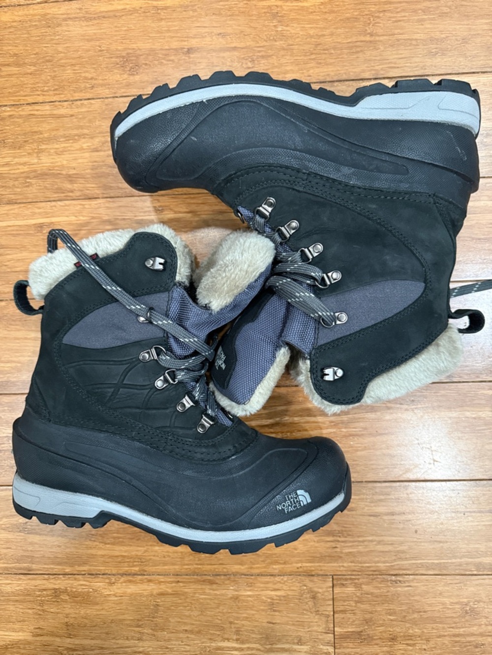 The North Face Women's Chilkat 400 waterproof winter boots